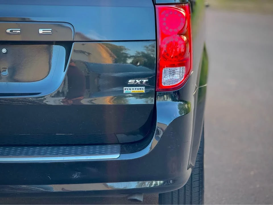 2018 Dodge Caravan - Image 16 of 19