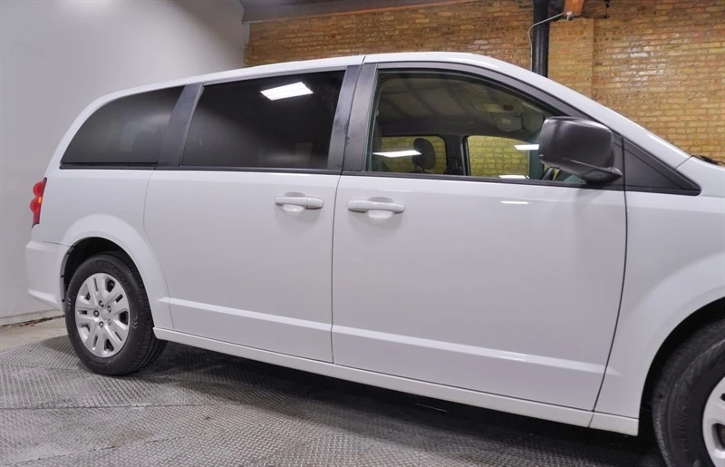 2018 Dodge Caravan - Image 9 of 12