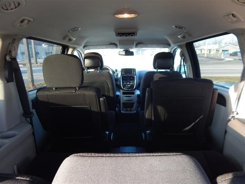 2018 Dodge Caravan - Image 10 of 12