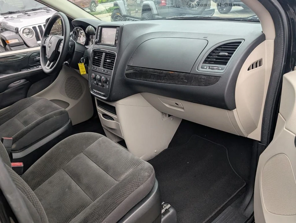 2018 Dodge Caravan - Image 17 of 21