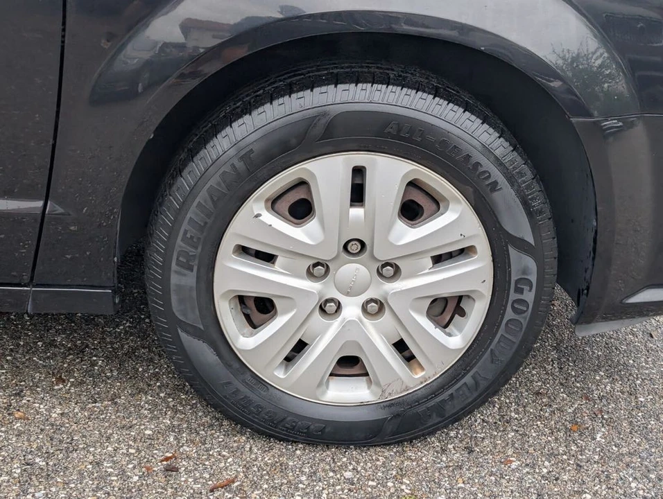 2018 Dodge Caravan - Image 9 of 21