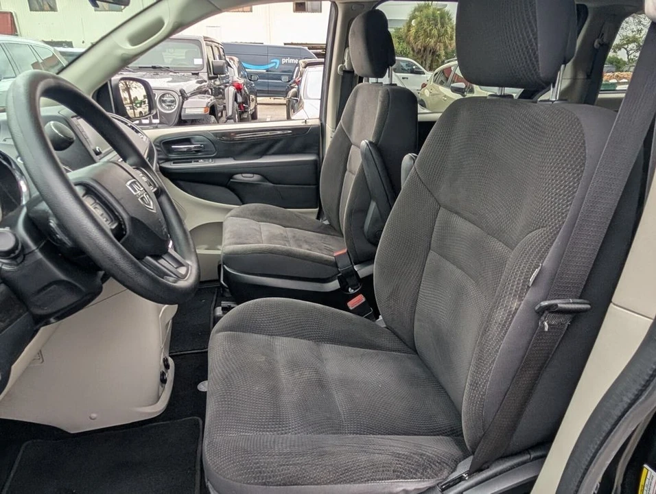 2018 Dodge Caravan - Image 10 of 21