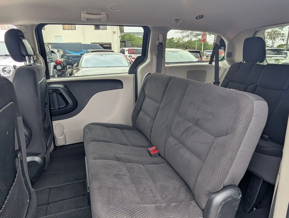 2018 Dodge Caravan - Image 12 of 21
