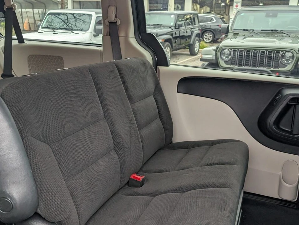 2018 Dodge Caravan - Image 16 of 21