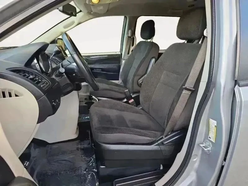 2018 Dodge Caravan - Image 9 of 12