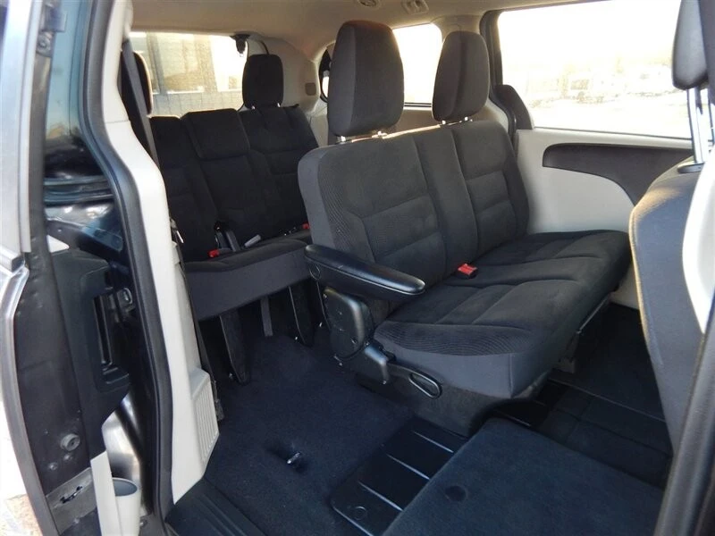 2018 Dodge Caravan - Image 13 of 21