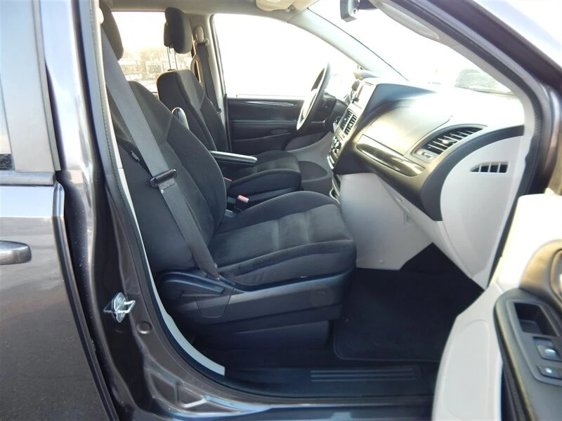 2018 Dodge Caravan - Image 16 of 21