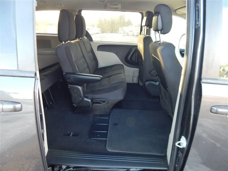 2018 Dodge Caravan - Image 12 of 21