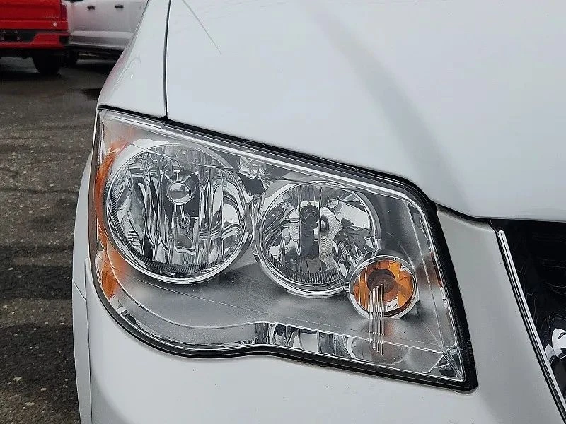 2018 Dodge Caravan - Image 10 of 12