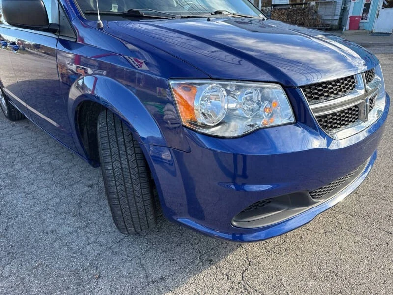 2018 Dodge Caravan - Image 8 of 21