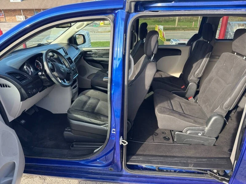 2018 Dodge Caravan - Image 11 of 21