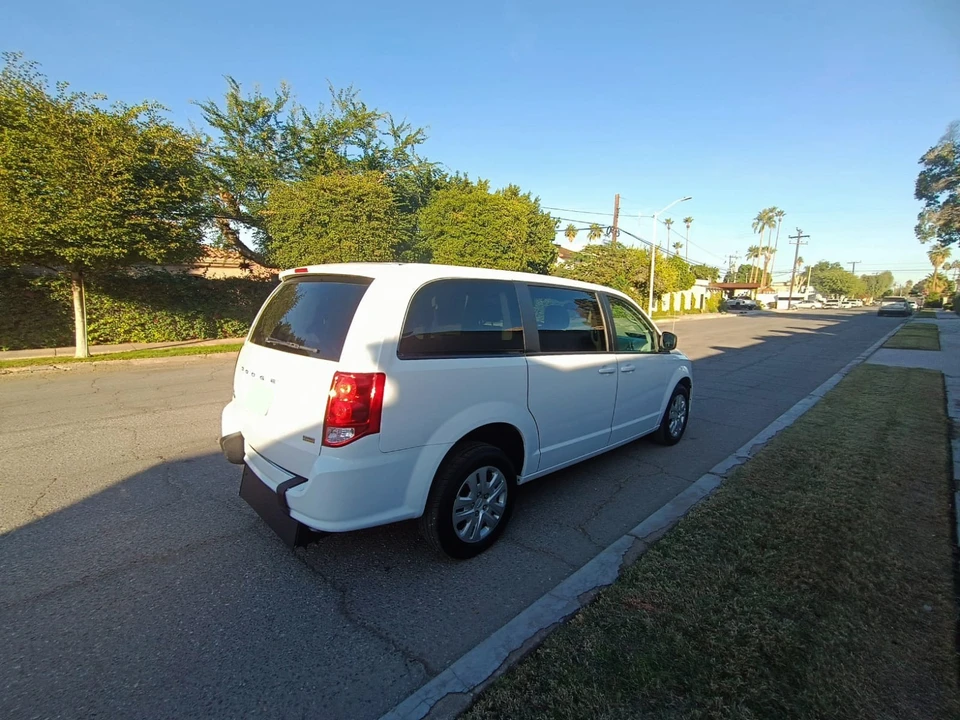 2018 Dodge Caravan - Image 5 of 21