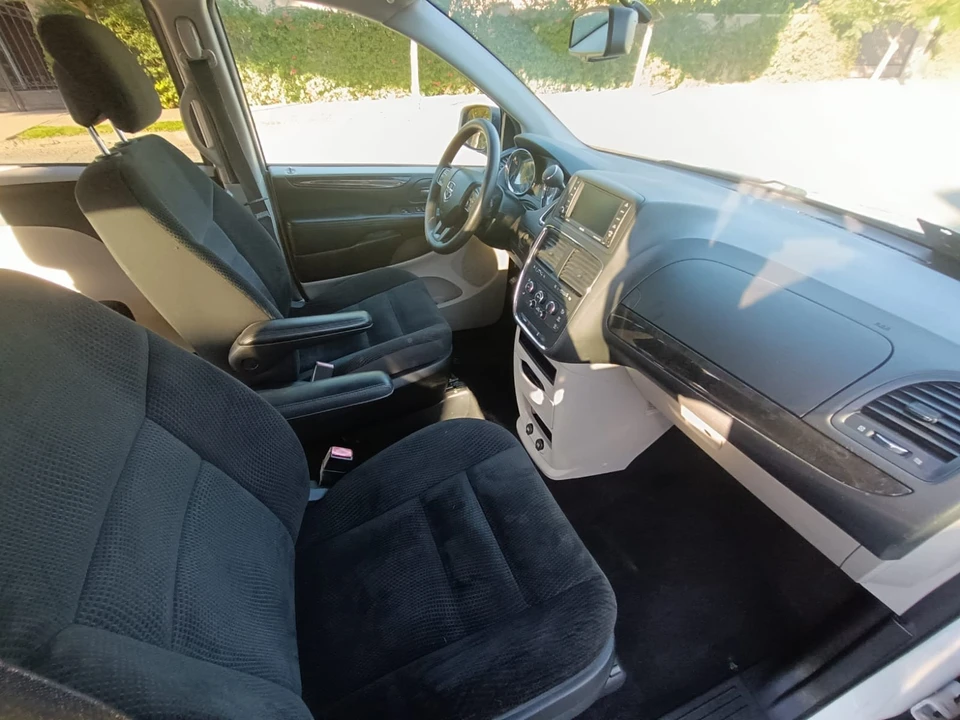2018 Dodge Caravan - Image 18 of 21