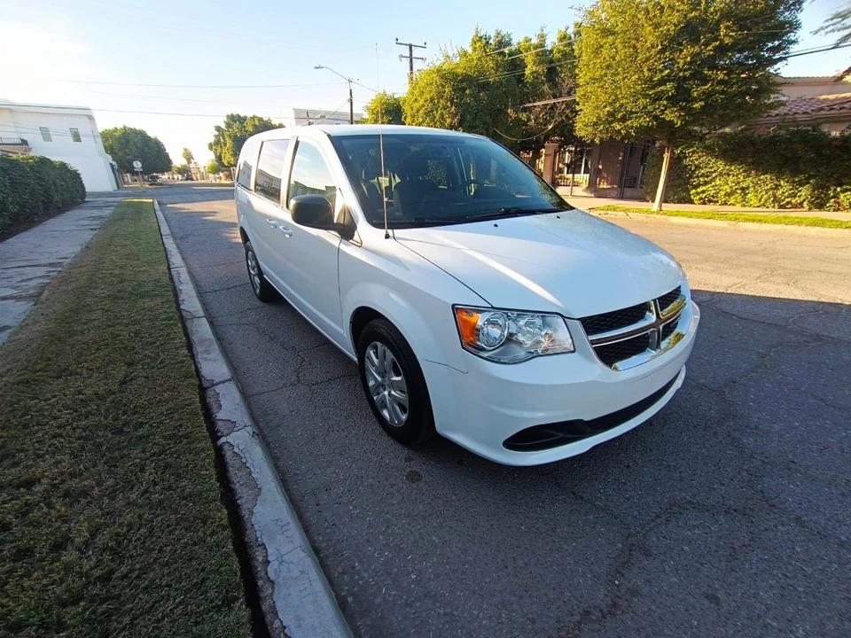 2018 Dodge Caravan - Image 7 of 21