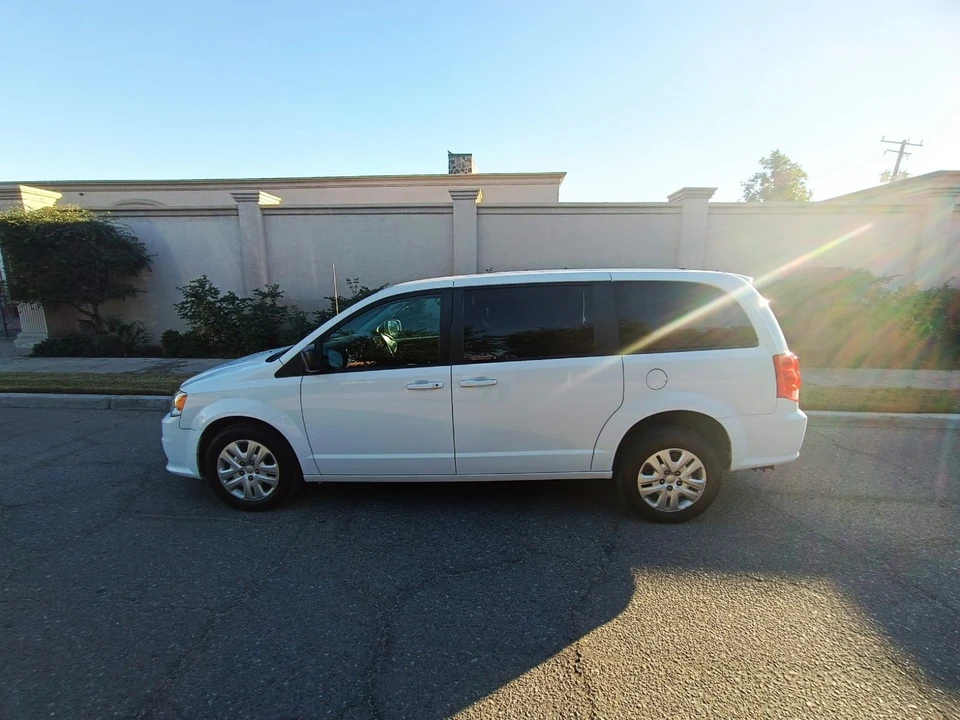 2018 Dodge Caravan - Image 4 of 21