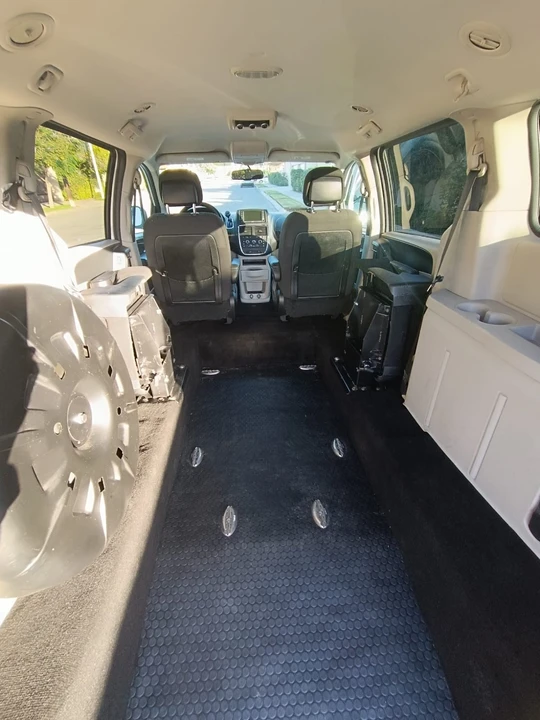 2018 Dodge Caravan - Image 13 of 21