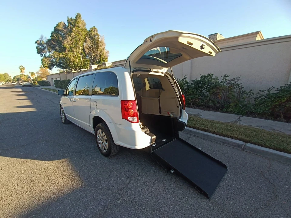 2018 Dodge Caravan - Image 8 of 21
