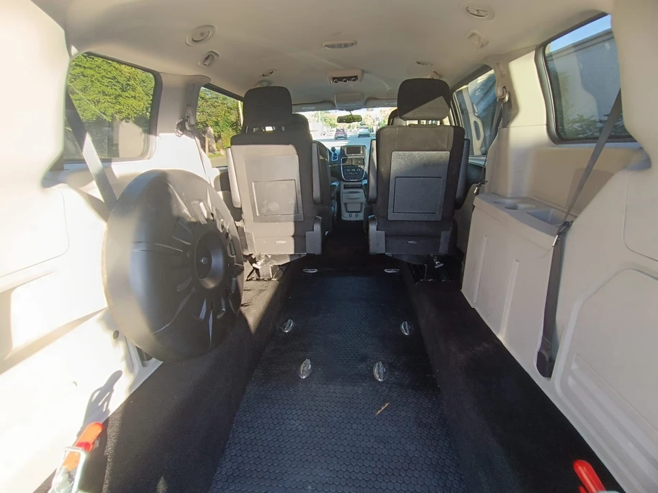 2018 Dodge Caravan - Image 14 of 21