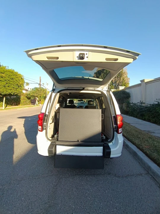 2018 Dodge Caravan - Image 12 of 21