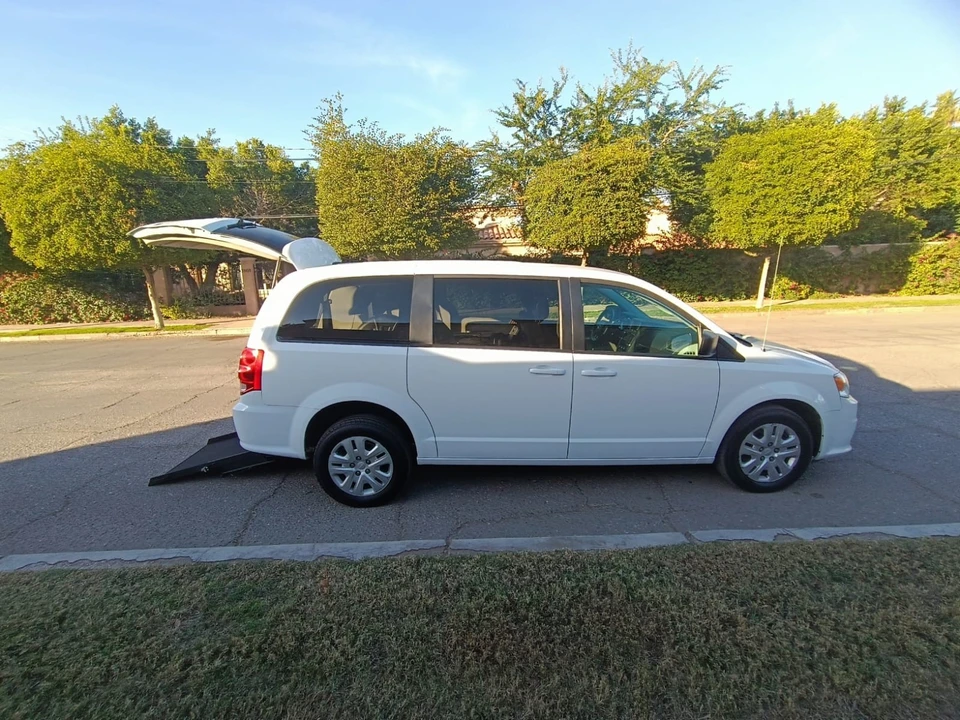 2018 Dodge Caravan - Image 10 of 21