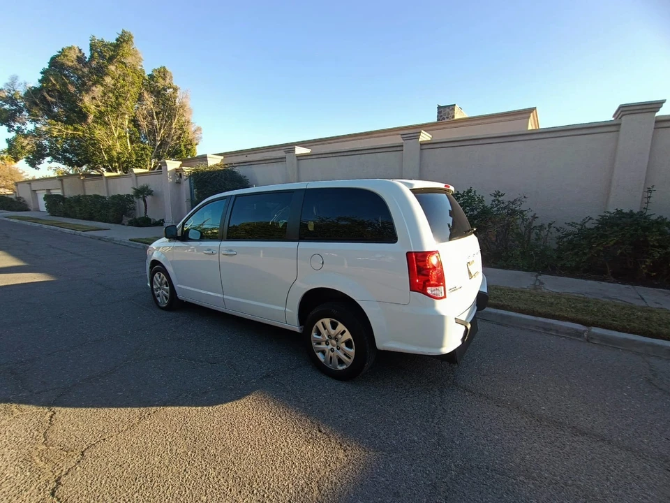 2018 Dodge Caravan - Image 2 of 21
