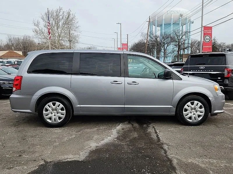2018 Dodge Caravan - Image 8 of 12