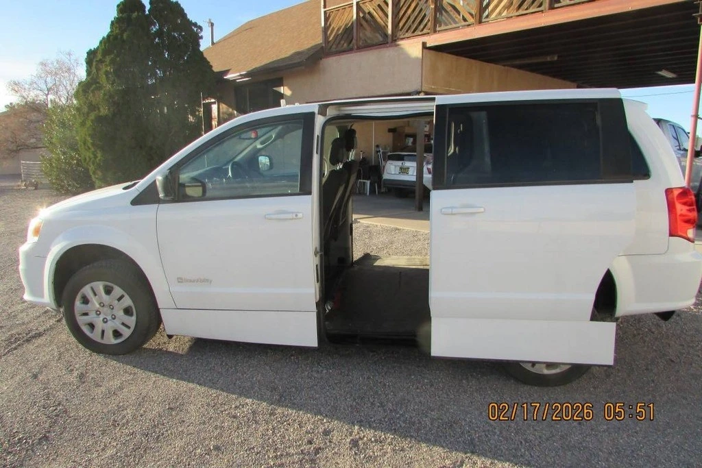 2018 Dodge Caravan - Image 7 of 10