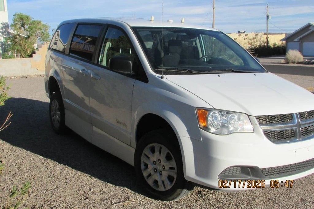 2018 Dodge Caravan - Image 2 of 10