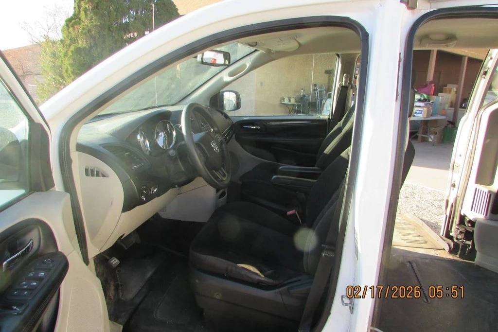 2018 Dodge Caravan - Image 8 of 10