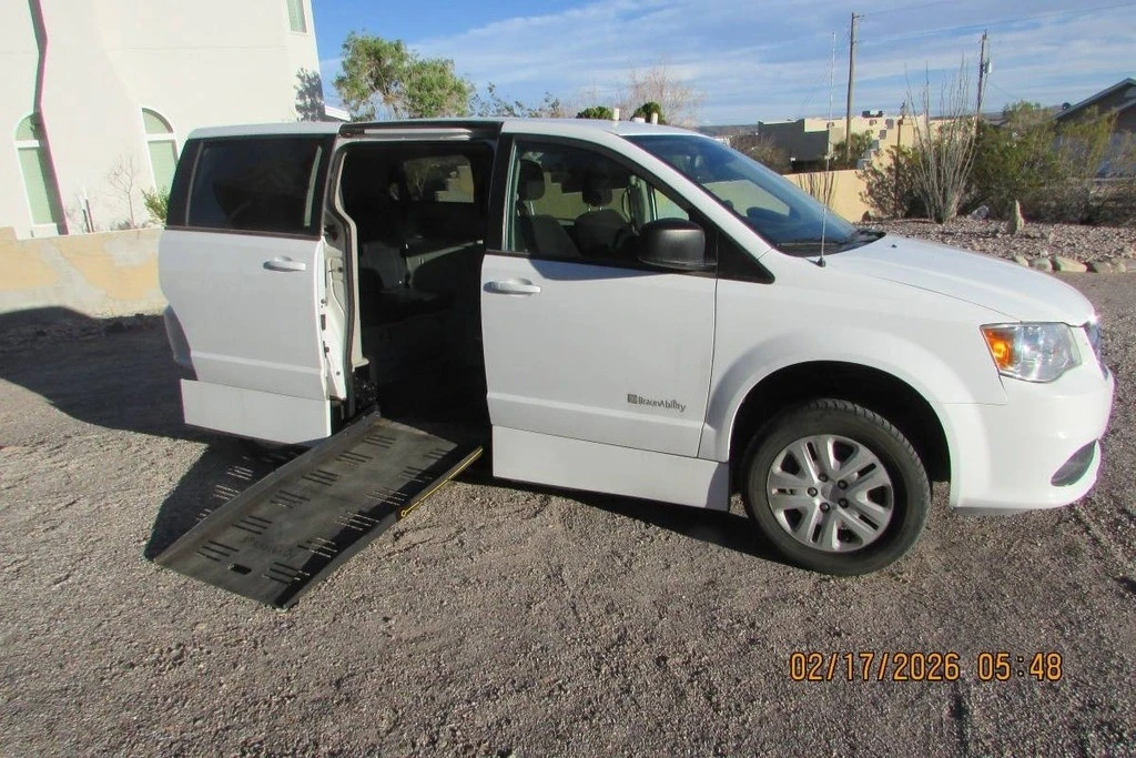 2018 Dodge Caravan - Image 3 of 10