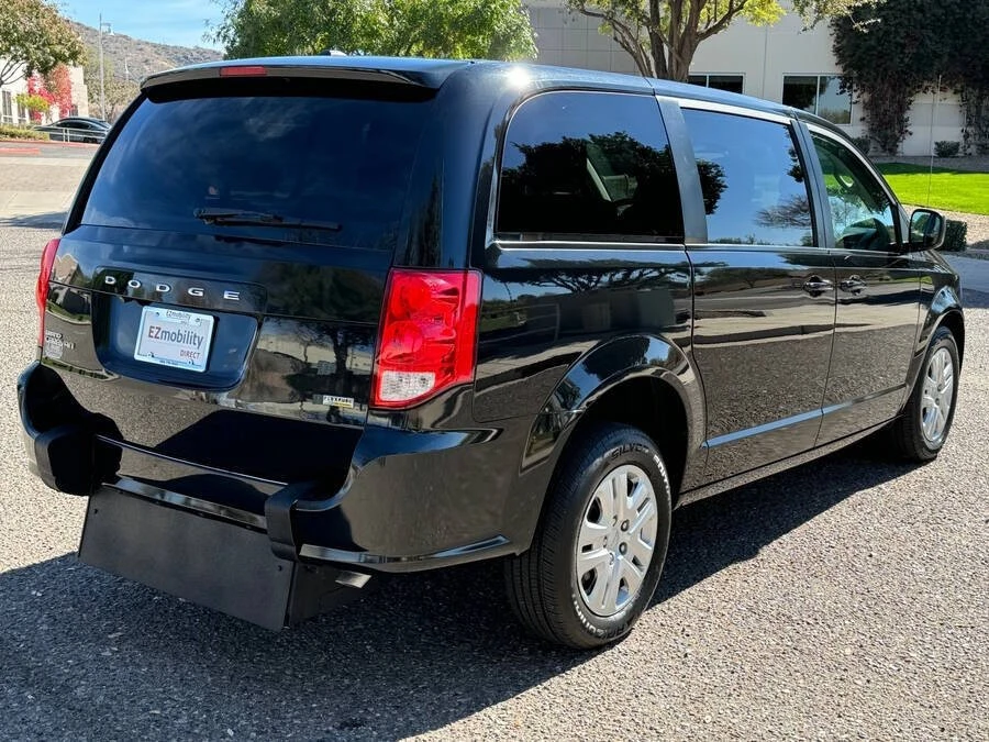 2018 Dodge Caravan - Image 5 of 16