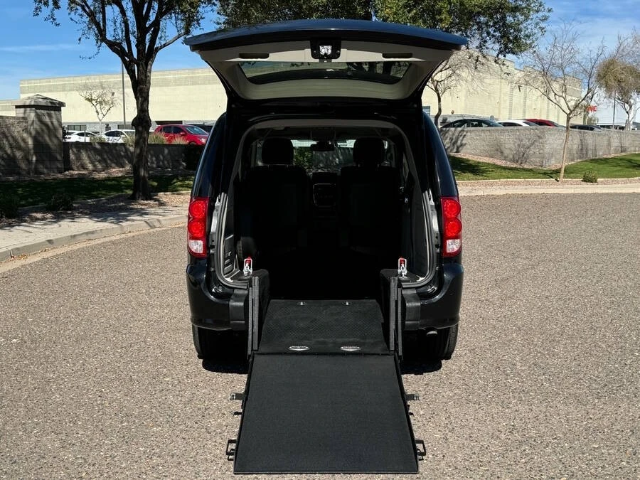2018 Dodge Caravan - Image 2 of 16