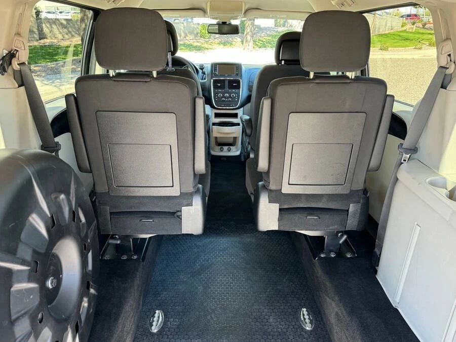 2018 Dodge Caravan - Image 12 of 16