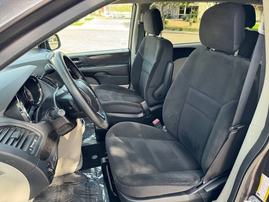 2018 Dodge Caravan - Image 8 of 16