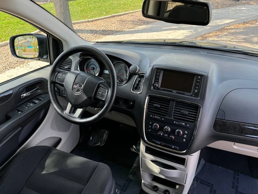 2018 Dodge Caravan - Image 7 of 16