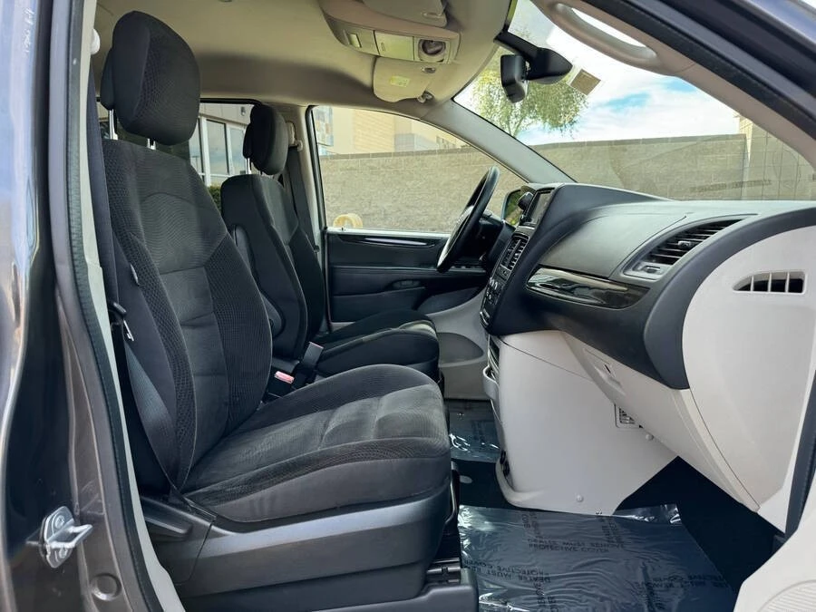 2018 Dodge Caravan - Image 9 of 16