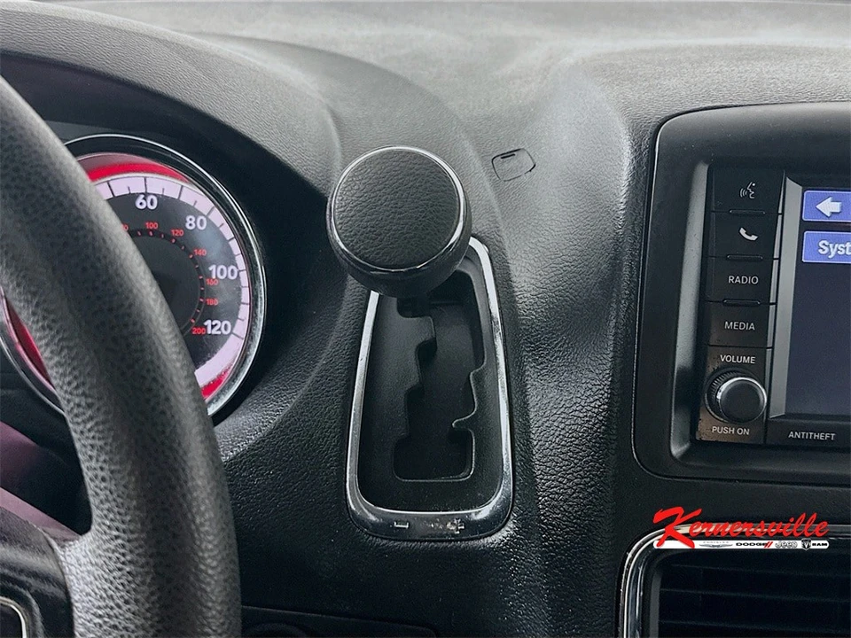 2018 Dodge Caravan - Image 16 of 21