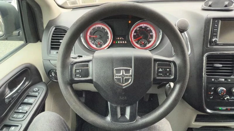 2018 Dodge Caravan - Image 10 of 12