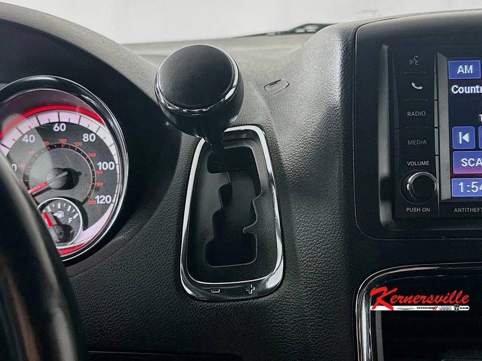 2018 Dodge Caravan - Image 16 of 21
