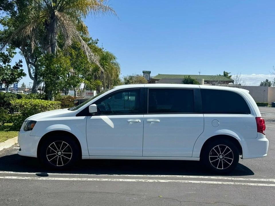 2018 Dodge Caravan - Image 8 of 18
