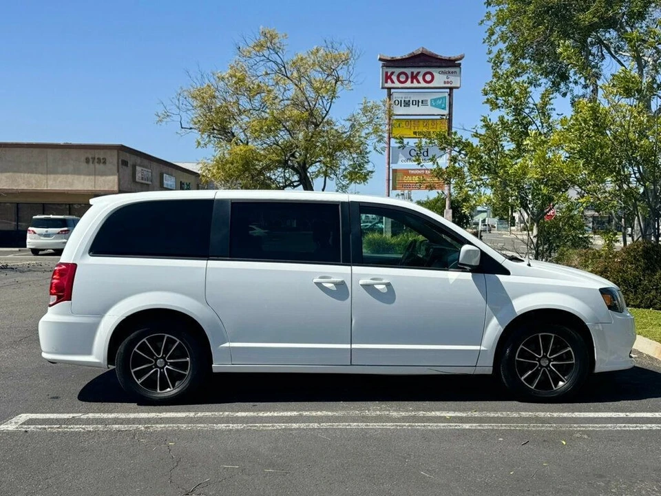 2018 Dodge Caravan - Image 4 of 18