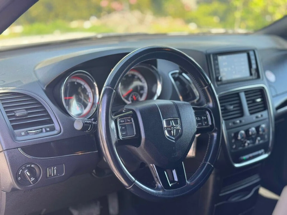 2018 Dodge Caravan - Image 11 of 18