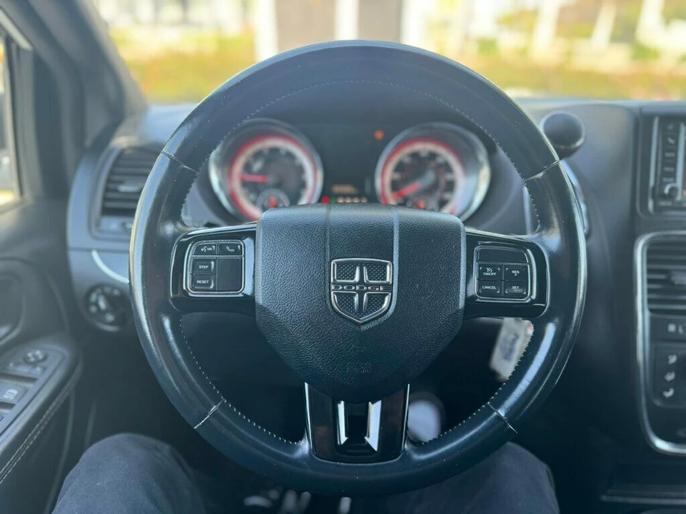 2018 Dodge Caravan - Image 14 of 18