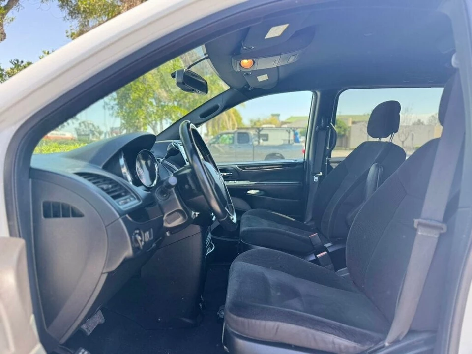 2018 Dodge Caravan - Image 10 of 18