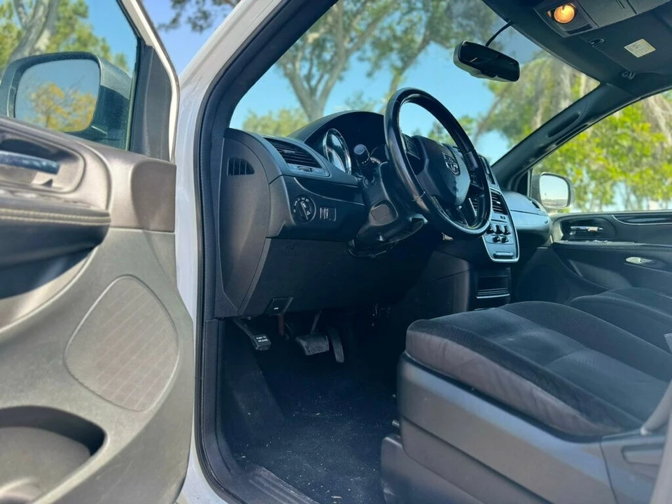 2018 Dodge Caravan - Image 9 of 18