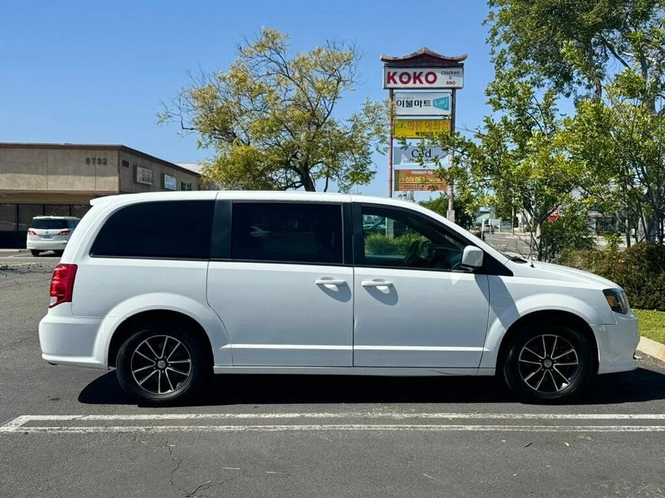 2018 Dodge Caravan - Image 4 of 18