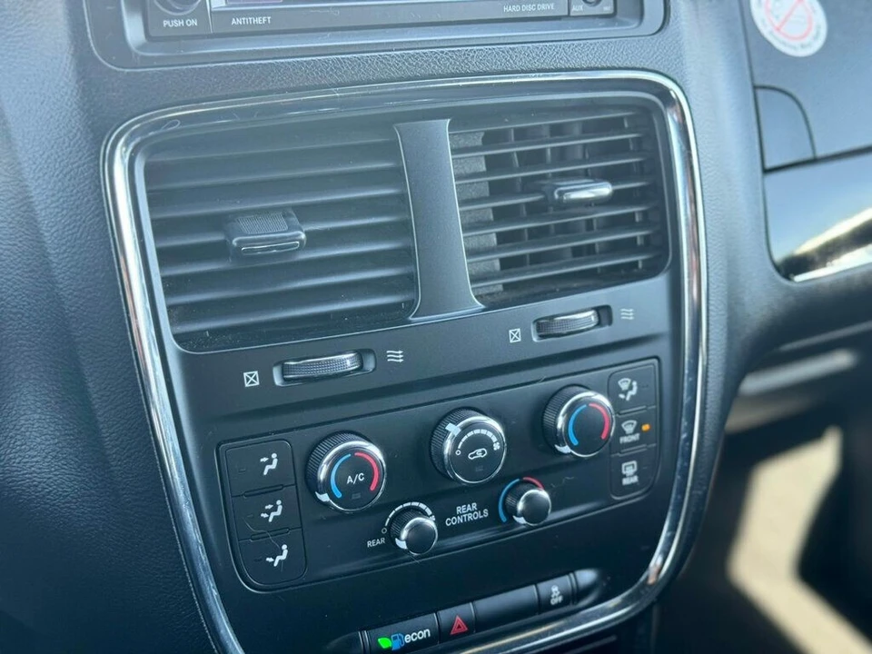 2018 Dodge Caravan - Image 12 of 18