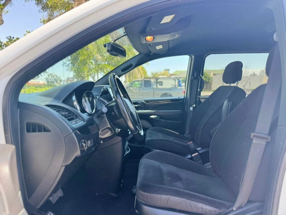 2018 Dodge Caravan - Image 10 of 18