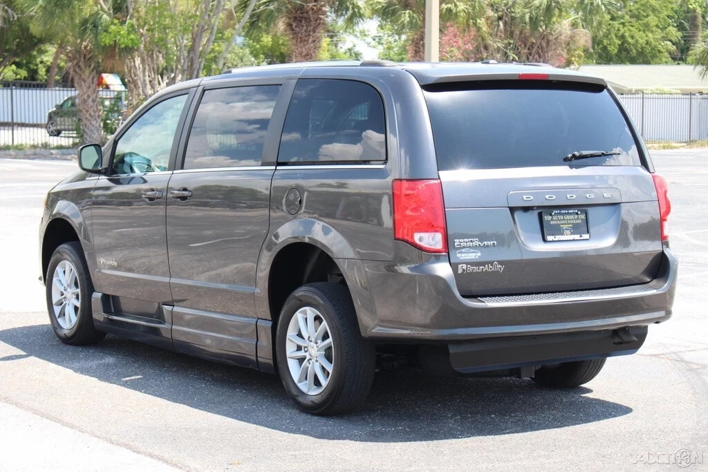 2018 Dodge Caravan - Image 12 of 21