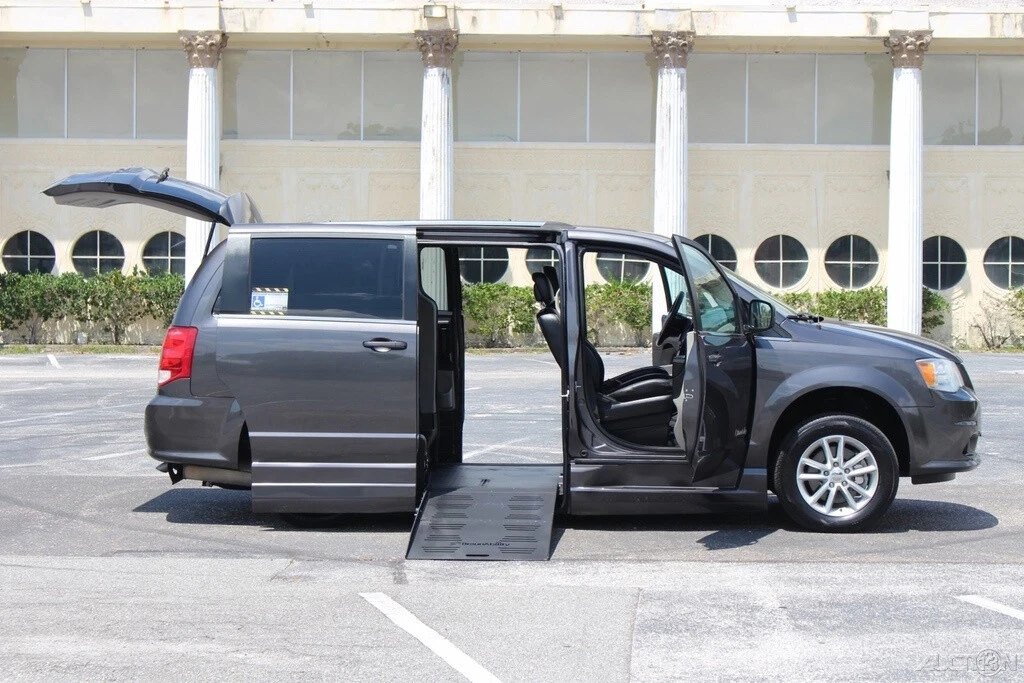 2018 Dodge Caravan - Image 5 of 21